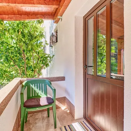 Eco Secluded Zabodarski Apartment