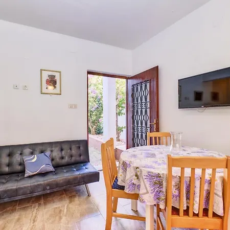 Eco Secluded Zabodarski Apartment Cunski