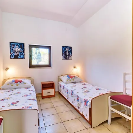 Eco Secluded Zabodarski Apartment