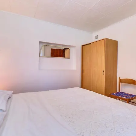 Eco Secluded Zabodarski Apartment *