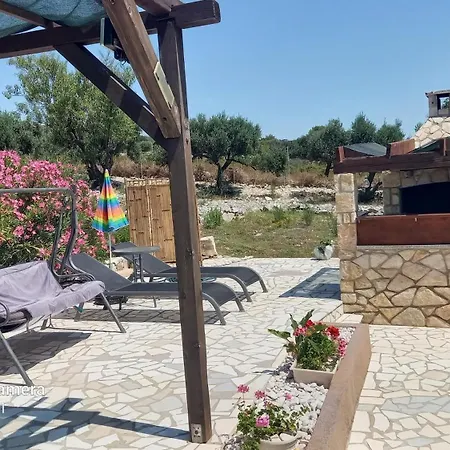 Eco Secluded Zabodarski Apartment