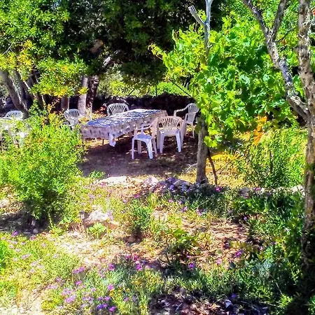 Eco Secluded Zabodarski Apartment