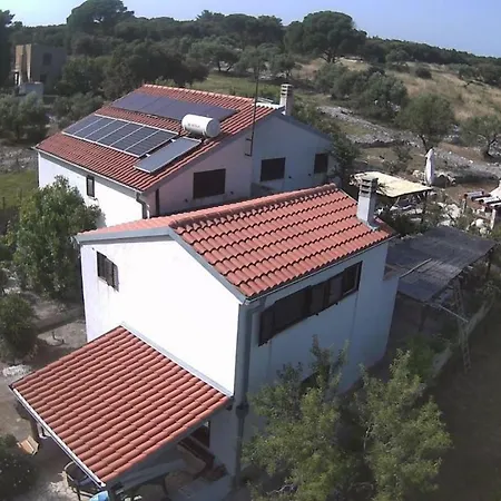 Eco Secluded Zabodarski Apartment *