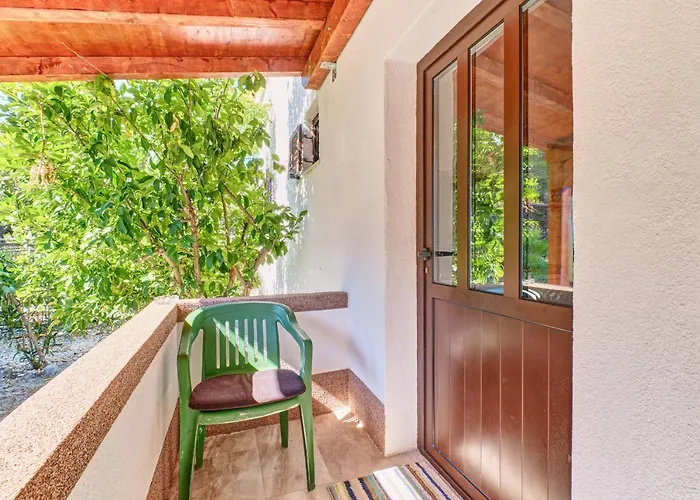 Eco Secluded Zabodarski Apartment
