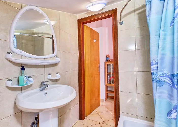 Eco Secluded Zabodarski Apartment