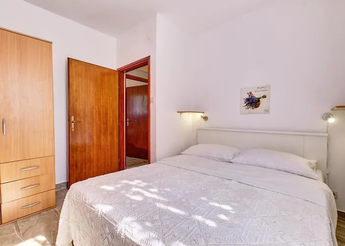 Eco Secluded Zabodarski Apartment Čunski