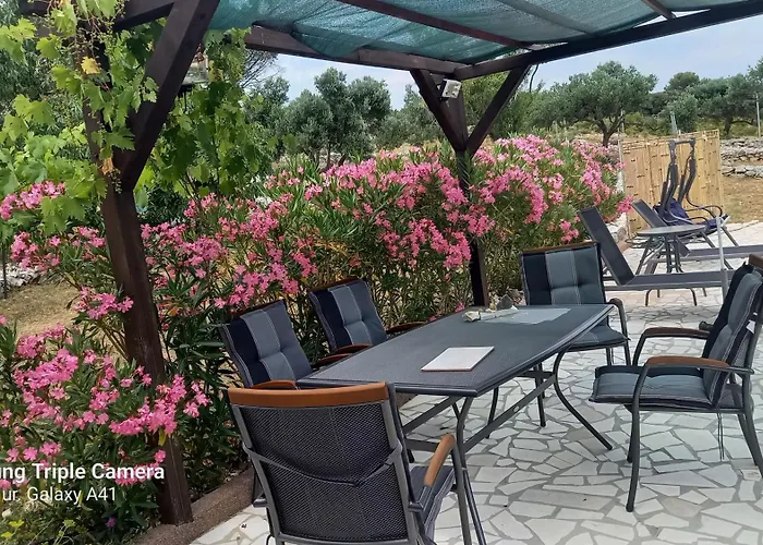 Eco Secluded Zabodarski Apartment Čunski