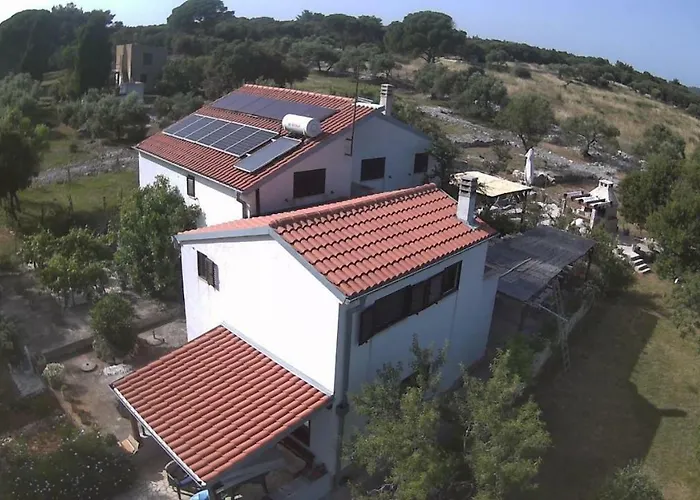 Eco Secluded Zabodarski Apartment *