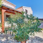 Eco Secluded Zabodarski Apartment