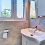 Eco Secluded Zabodarski Apartment *