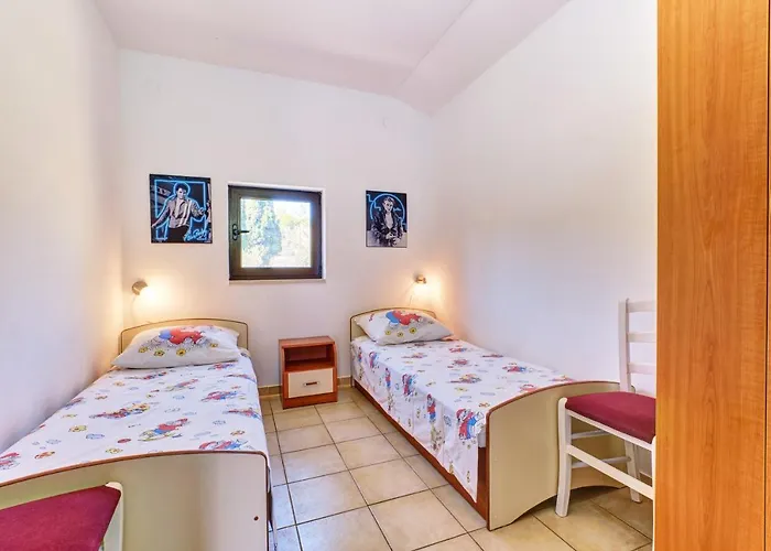 Eco Secluded Zabodarski Apartament
