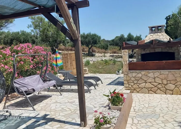 Eco Secluded Zabodarski Apartament